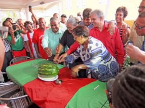The cutting of the water melon. (Photo Antilliaans Dagblad)