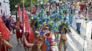 This year’s Grand Carnival Parade in Saba saw the largest participation of recent years. With five groups the streets of The Bottom were overflowing with revellers from Saba and abroad, as can be seen in this Ze Photography photo.
