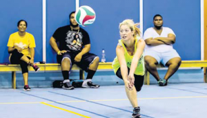 Lara Kirkpatrick from the Medical School’s Spiking Smashers Team dives for a ball.